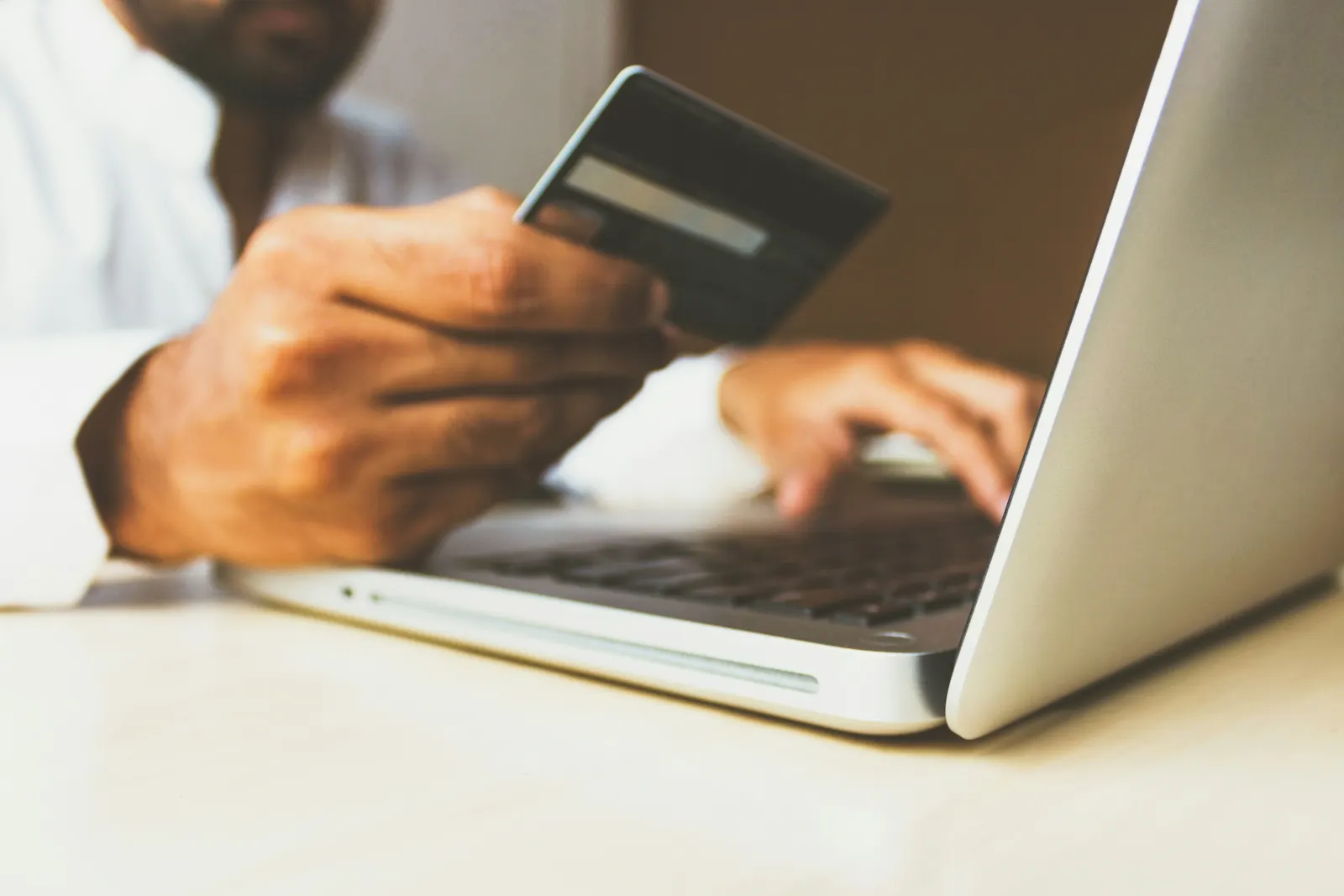 How to Spot a Fake Retailer Website in 10 Seconds