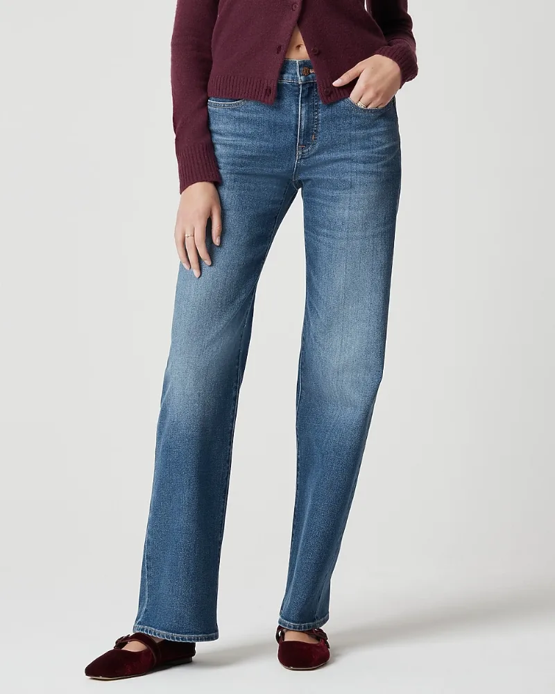 Low-slung wide-leg jean