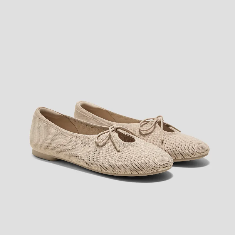 VIVAIA Round-Toe Lace-up Flats (Camora)|ALMOND|US 7.5