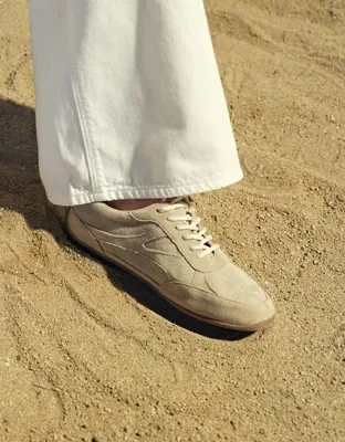 AE Low Retro Sneaker