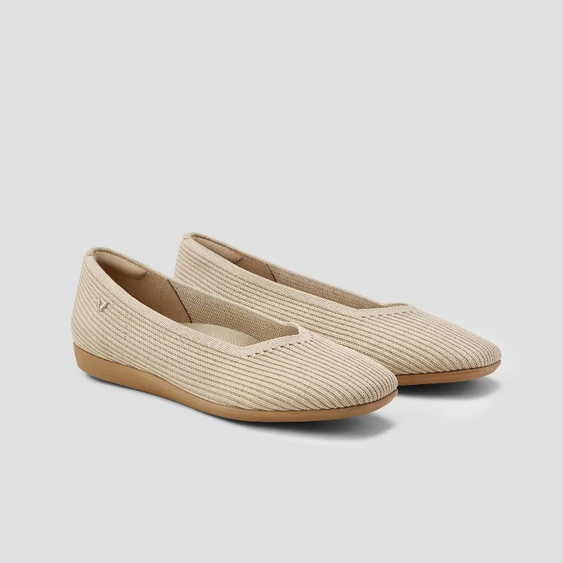 VIVAIA Lightweight Square-Toe V-Cut Flats (Margot Walker)|ALMOND WATER REPELLENT|US 5