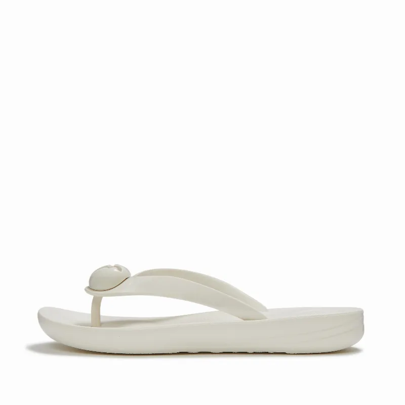 IQUSHION Glossy-Button Flip-Flops