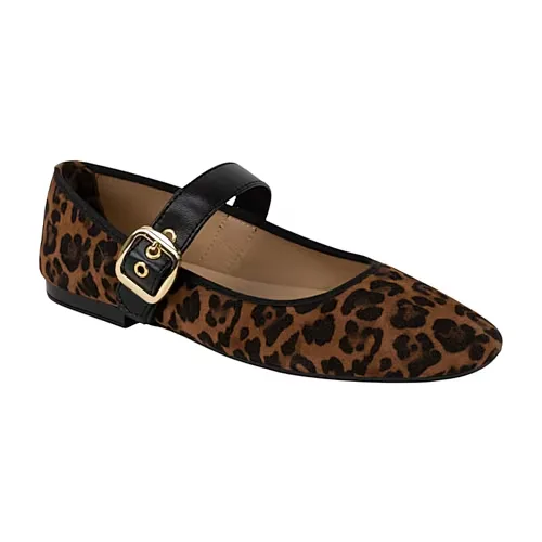 Italian Shoemakers Orla Womens Round Closed Toe Ballet Flats, 7 Medium, Brown
