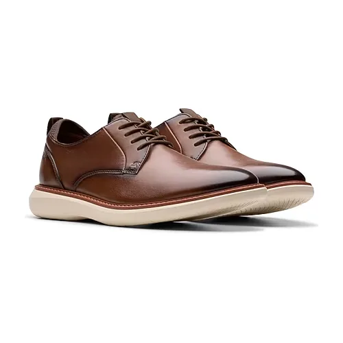 Clarks Brantin Plain Mens Round Closed Toe Oxford Shoes, 8 Medium, Brown