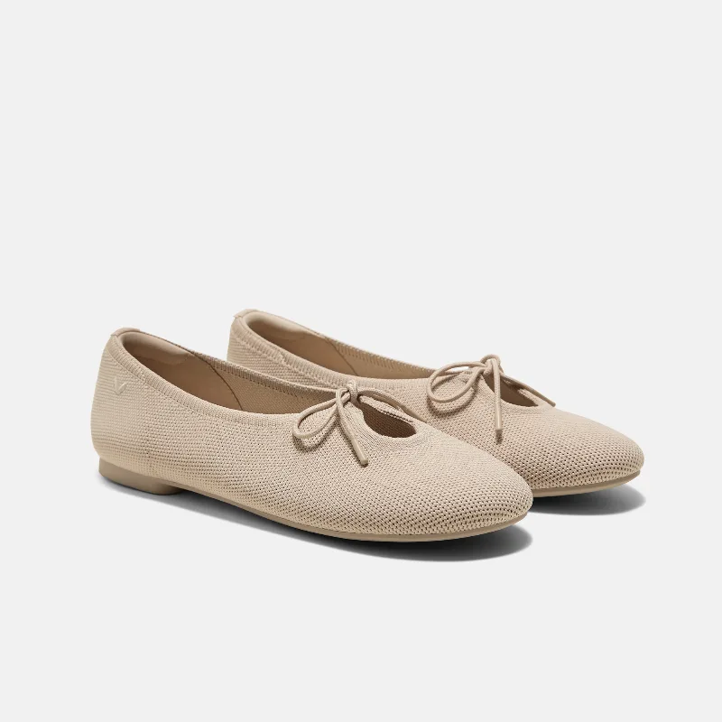 VIVAIA Round-Toe Lace-up Flats (Camora)|ALMOND|US 5.5