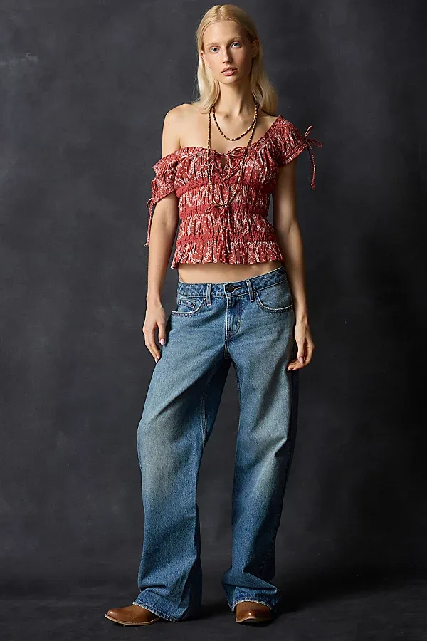 Levi's Low Loose Jeans in Rescued City, Women's at Urban Outfitters